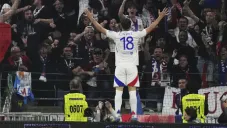 Olympique Lyon marca de último minuto y rescata el empate ante Manchester United