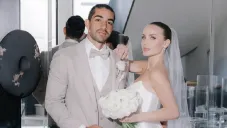 Rodolfo Pizarro compartió las fotos de su boda con la modelo alemana Kim Evelyn