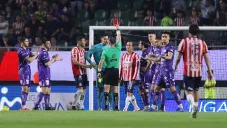 Mazatlán vs Chivas: Arbitraje de Fernando 'Curro' Hernández desata polémica