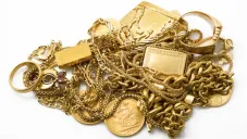 La policía está investigando para dar con los ladrones.