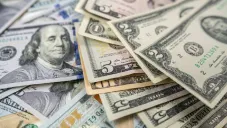 Precio del dólar hoy 15 de abril: El peso sigue recuperando terreno