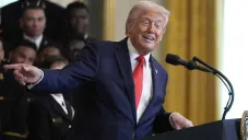 Trump dice que el Gobierno de México le tiene miedo a los cárteles: “Está muy asustado”