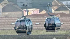 También quedaron 16 personas atoradas en las unidades.