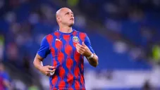 Javier 'Chicharito' Hernández, en un duelo con Chivas