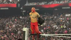 Triple H animó a Rey Fénix tras debut en Wrestlemania