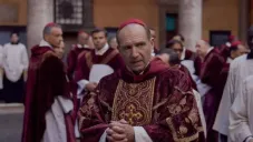 ¿Dónde ver Cónclave, la película que retrata el proceso de sucesión tras la muerte de un Papa?