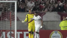 Increíble 'oso' del portero John Victor le cuesta caro a Botafogo en derrota ante Estudiantes