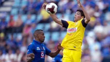 Raúl Jiménez, ante Cruz Azul, en la Liga MX