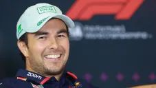 Helmut Marko defiende a Tsunoda y tira indirecta a Checo Pérez