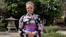 Violeta Isfel desata polémica tras negarse a tomar fotos gratis con fans