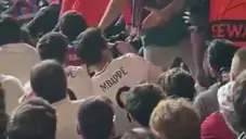 ¡Infiltrados! Aficionados del Real Madrid fueron captados en el encuentro de Champions del Barcelona