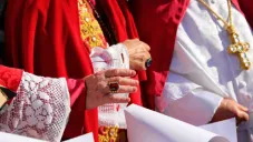 &quot;Habemus Papam: conoce los símbolos que recibe el nuevo Papa tras su elección&quot;