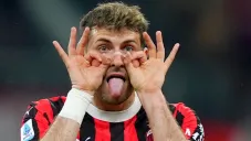 Santiago Giménez anota dos goles en remontada de Milan contra Bologna