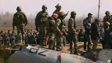 Decenas de civiles han muerto en ambos lados desde hace dos semanas.