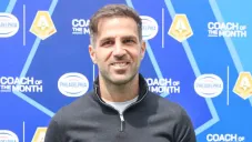 Cesc Fábregas apunta al banquillo del Leverkusen tras salida de Xabi Alonso