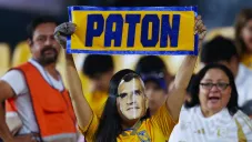 Nahuel Guzmán recibe emotivo homenaje