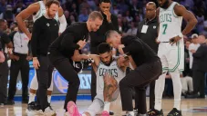 Jayson Tatum termina lesionado