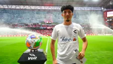 Encargado en el protocolo de la Liga MX sorprende por su afición a los Diablos: “¡Arriba el Toluca!”
