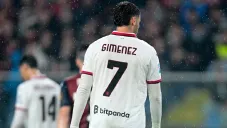 ¿Cuántas expulsiones suma en su carrera Santiago Giménez?