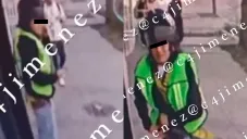 La persona fue grabada por cámaras de los negocios sobre Calzada de Tlalpan.