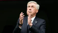 Afición de Real Madrid despide con tifos a Modric y Ancelotti; 'Carleto' derramó lágrimas