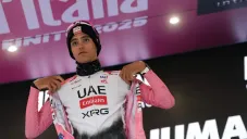 Isaac Del Toro amplía su ventaja en el Giro de Italia en medio del caos