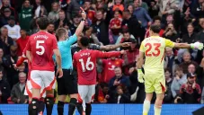 Dibu Martínez es expulsado y acaba con sueño de Champions