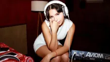 La hija de Pepe Aguilar asegura que la gente es mala y prefiere no salir de casa.