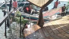 VIDEO: Cae muelle de restaurante en Tequesquitengo; 30 personas cayeron al agua