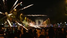 Mueren dos aficionados y un policía está en coma tras celebraciones de Champions League en Francia