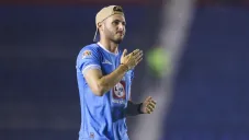 ¡No olvida sus colores! Santiago Giménez festeja el título de Cruz Azul en CU