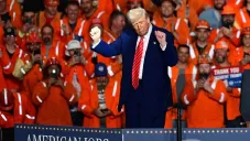 ¿Será Aaron Rodgers? Donald Trump da predicción sobre el próximo QB de los Steelers