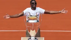 ¡La orejona desfila por Francia! Dembelé llevó el trofeo de Champions League a Roland Garros