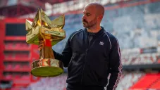 Marc Crosas con trofeo de la Kings League