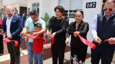 Madre adoptiva gana rifa del Día de las Madres, pero le quitan el premio