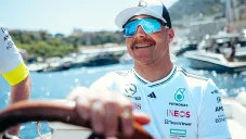 Valtteri Bottas vuelve alzar la mano