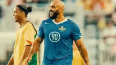 Guardaespaldas de Messi sorprende en partido de futbol ante Ronaldinho