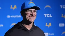 Jim Harbaugh, entrenador de Chargers, sometido a procedimiento cardíaco y cirugía de cadera