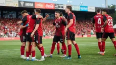 Mirandés aplasta al Racing y se pone a un paso de la primera división española