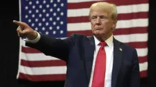 El mandatario ordenó las redadas contra los indocumentados.