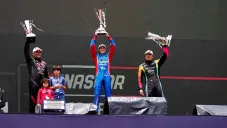 Helio Meza y Max Gutiérrez brillan en el primer día de acción de NASCAR