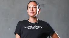 Angel City lanza camisetas &quot;Immigrant City&quot; en apoyo a migrantes latinos en EE.UU.