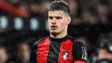 Milos Kerkez llega a un acuerdo con Liverpool para jugar por los próximos cinco años