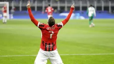 ¡A la pantalla chica! AC Milan prepara documental sobre Santiago Giménez