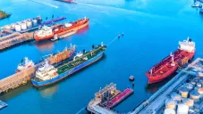 Irán aprueba cerrar el estrecho de Ormuz, por donde pasa el 20% del petróleo mundial