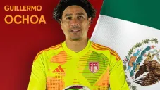 Guillermo Ochoa recibe premio a la mejor atajada