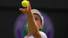 Jannik Sinner inicia arrasando en Wimbledon
