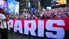 Aficionados del PSG se adueñan de Times Square