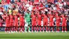 Diogo Jota y André Silva reciben homenaje en primer partido de pretemporada de Liverpool