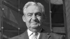 El empresario fue el primer empleado en entrar a la panificadora.